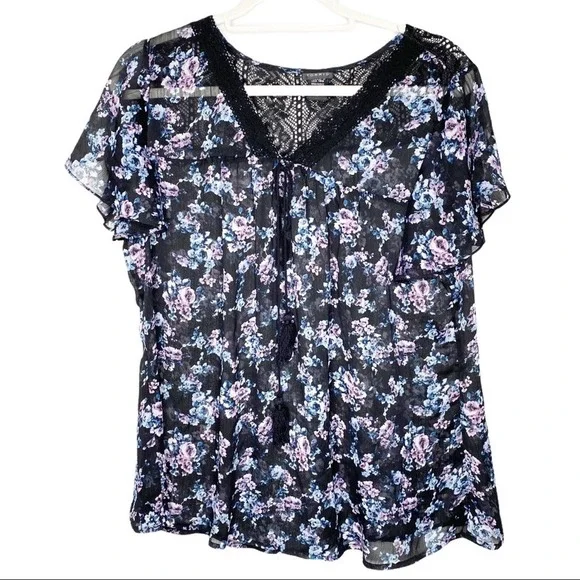 Torrid Black Floral Print Chiffon Crochet V-Neck Shirt Size Large - Picture 3 of 8